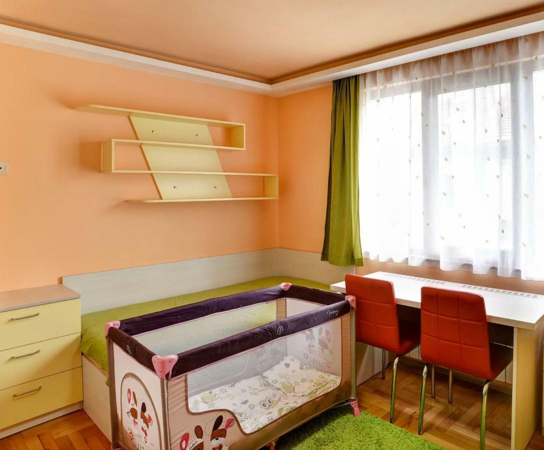Spacious And Stylish Apartment In The Heart Of Sofia Plus Parking Buitenkant foto