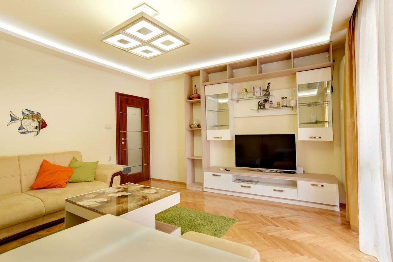 Spacious And Stylish Apartment In The Heart Of Sofia Plus Parking Buitenkant foto
